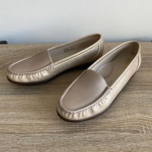 SAS Tripad Comfort Leather Loafer Gold Metallic Slip On 7.5N New
